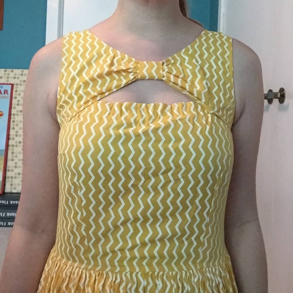 KEYHOLE FRONT ZIGZAG YELLOW ESHAKTI DRESS